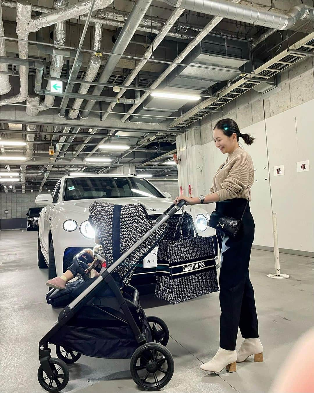 小川真葵さんのインスタグラム写真 - (小川真葵Instagram)「❤︎ ❤︎ ❤︎ #dior #diorbuggy  #コンスタンストゥーゴー  #bentley」10月15日 20時39分 - aoi1002_