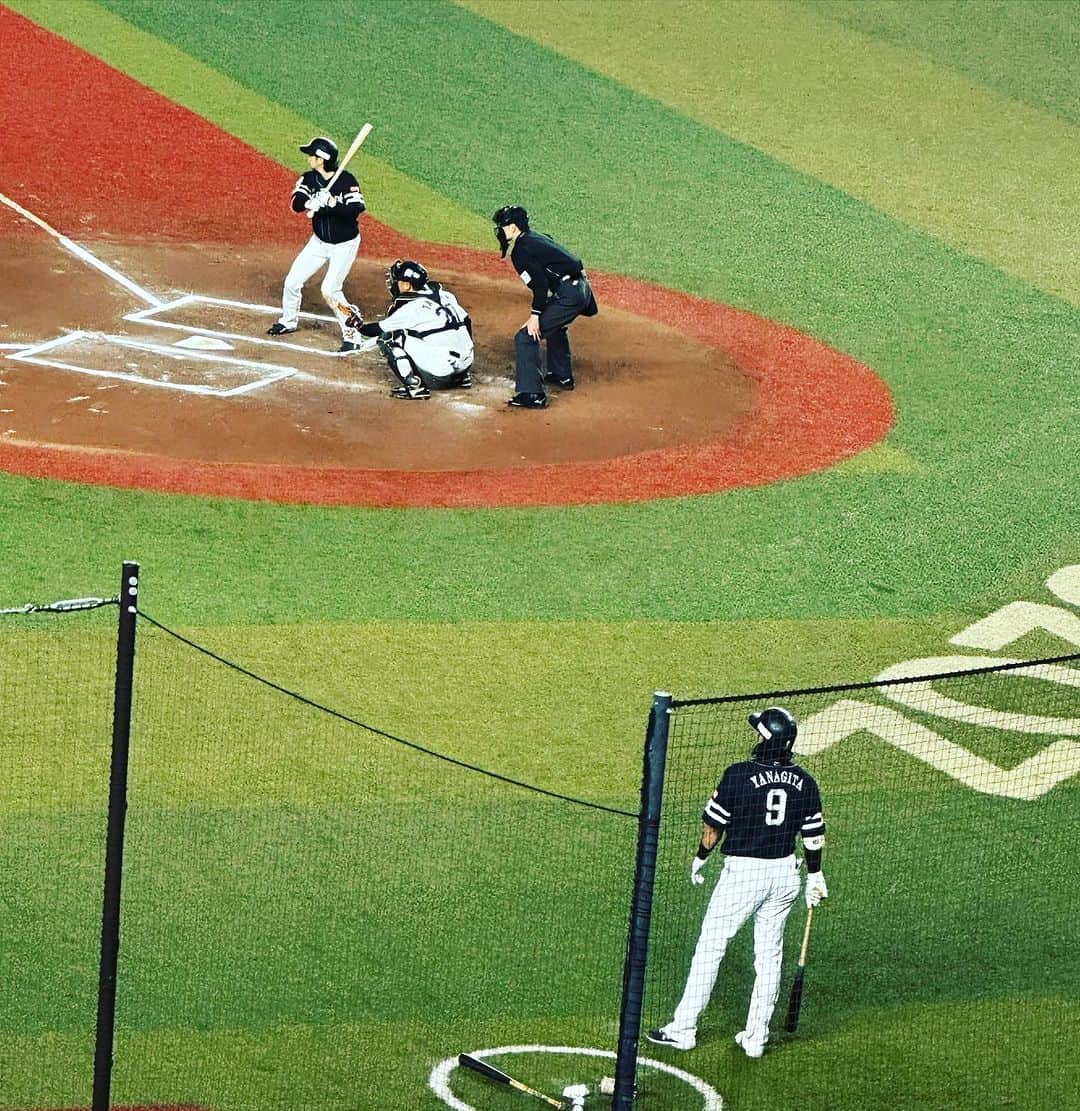 マッコイ斉藤のインスタグラム：「漢ギータ仁王立！ #クライマックスシリーズ  #ロッテvsソフトバンク」