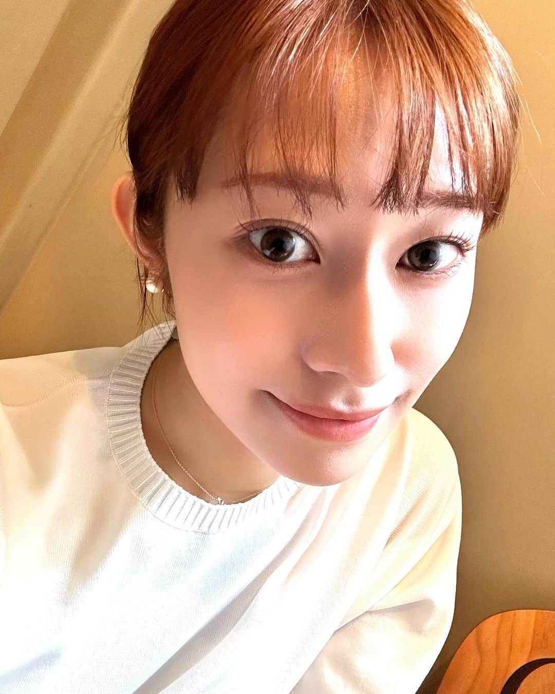 桜井玲香さんのインスタグラム写真 - (桜井玲香Instagram)「のんびりした日。 ⁡  朝晩冷えるようになりましたね。 超乾燥肌・敏感肌の私には辛い時期がやってきました… 乾燥に花粉。大敵だ。 恥ずかしながら今年の夏頃からやっと真剣に皮膚科での肌管理を始めました。 そのおかげか、毎年悩まされる夏から秋にかけての肌荒れは今のところ大丈夫です。 今年は外ロケも多かったので、ビタミンも積極的に🍋 ⁡ これからも少しずつ、自分のお肌を育てていきます  @christinaginza  いつもありがとうございます✨  #pr」10月15日 20時43分 - reika_s16