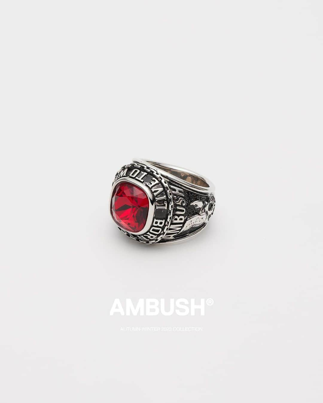 AMBUSHさんのインスタグラム写真 - (AMBUSHInstagram)「The #AMBUSH CLASS SIGNET RING.   Born to Lose, Live to Win.   Now available in BLACK, RED, and CLEAR colorways at our WEBSHOP and WORKSHOP」10月15日 20時44分 - ambush_official