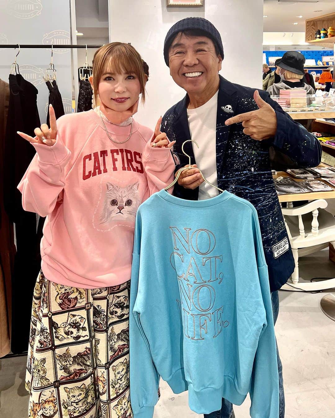 設楽洋のインスタグラム：「mmtsの10周年㊗️ おめでとう🎉 中川翔子ちゃんとBEAMSが共同でプロデュースするファッションブランド😺 ファッションとカルチャーを融合させた “楽しい、おもしろい”をテーマに、しょこたんのパーソナリティや愛猫をイメージした服や小物を展開❣️ 売り上げの一部を動物保護団体へ寄付しています😊👍 @shoko55mmts @mmts_nekotomo  @beams_official @tokyo_cultuart」