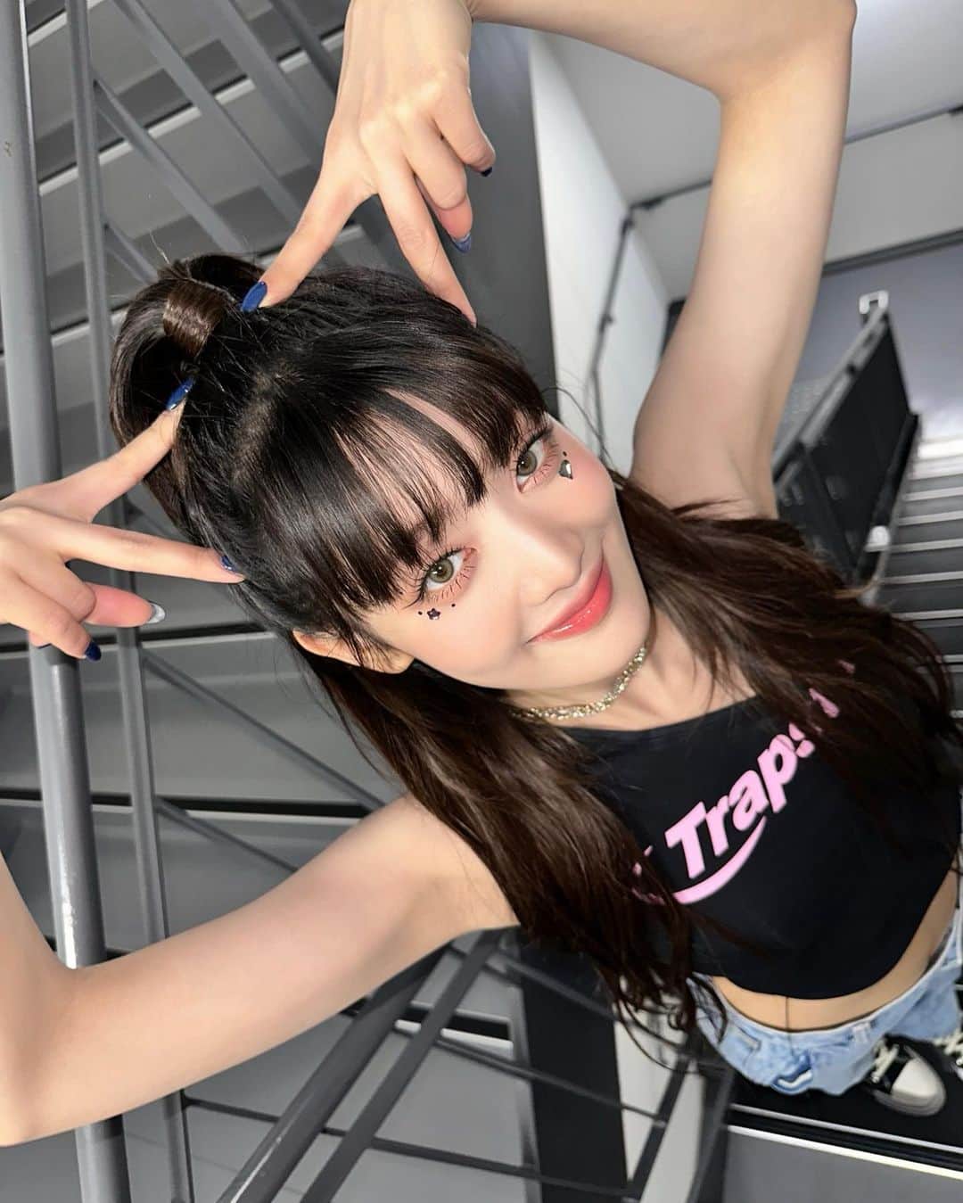 ミンニのインスタグラム：「日本のネバーランドと一緒に楽しめてすごく幸せです。これからもたくさん会いましょう!(⺣◡⺣)♡🐈‍⬛💖」