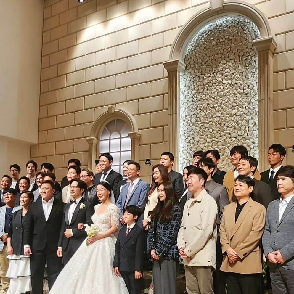 ハン・ジョンスのインスタグラム：「형준이 결혼 축하~~^^ #결혼식 #임형준」