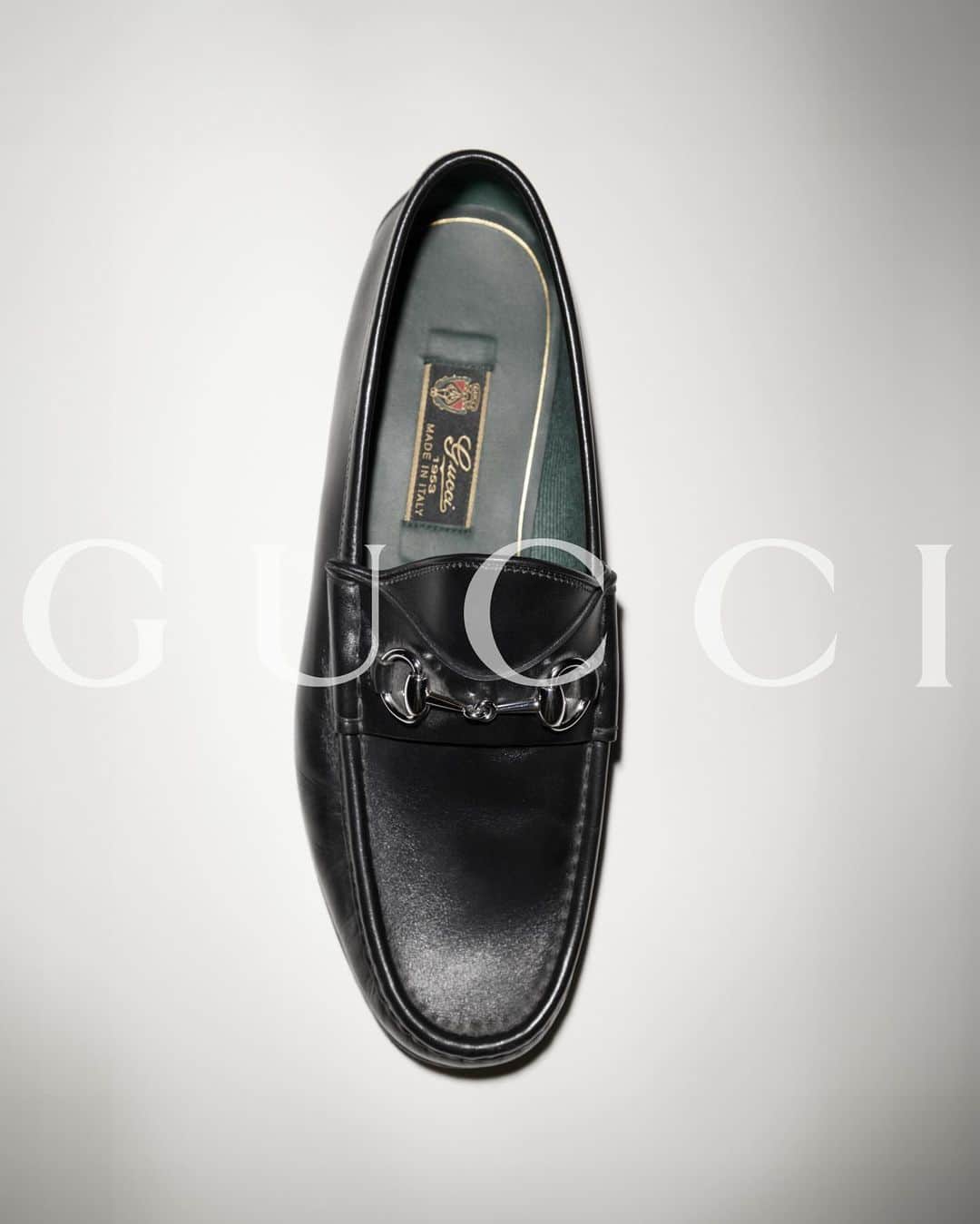 グッチのインスタグラム：「Ever an icon.   The Horsebit 1953 loafer, a signature style of the House for over 70 years.   #GucciHorsebit1953」