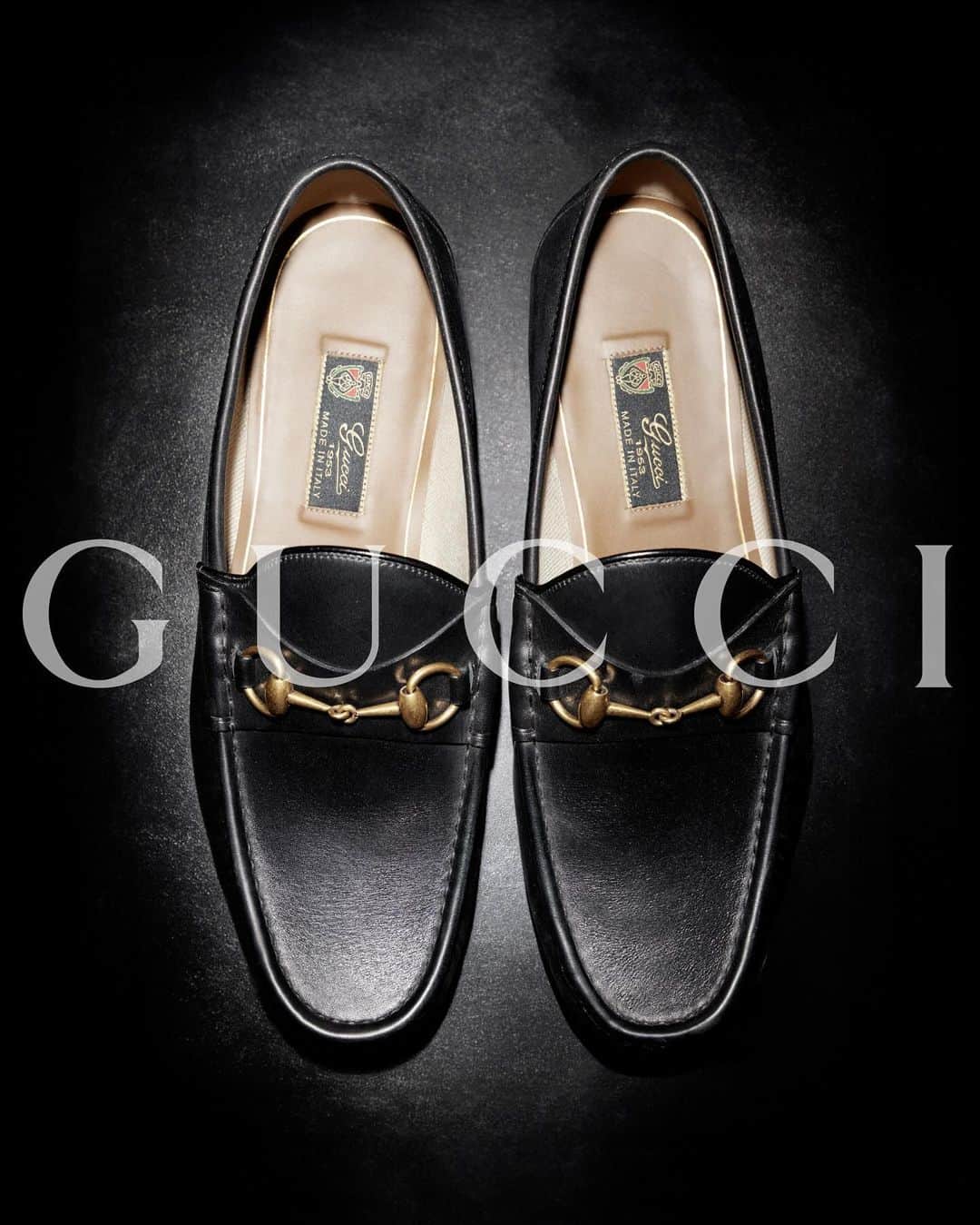 グッチのインスタグラム：「Time after time.    Introduced in 1953, the Gucci Horsebit loafer has distinguished itself as an icon of the House and an essential part of the wardrobe.    #GucciHorsebit1953」