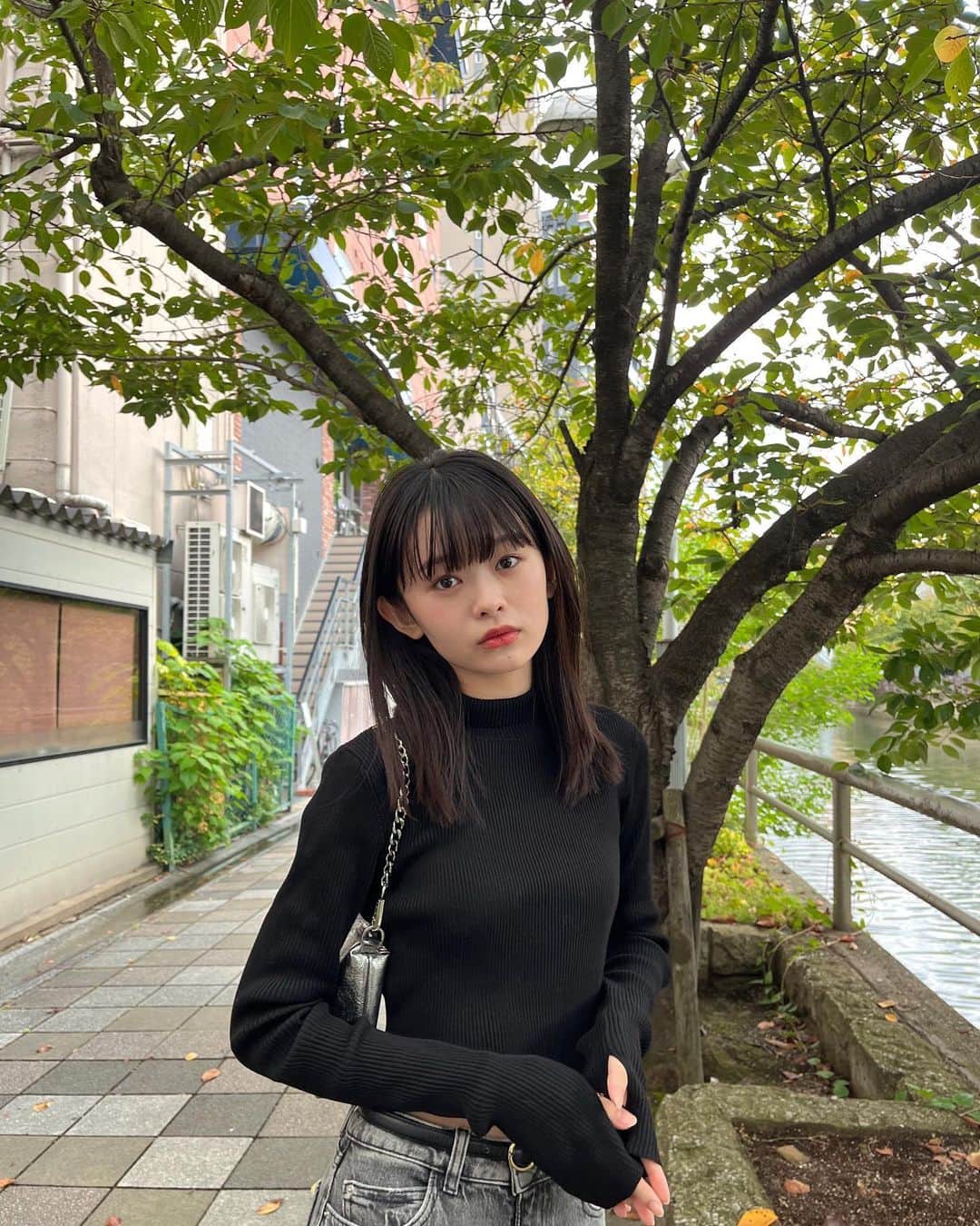 のインスタグラム：「・  過ごしやすい季節。 嬉しいね〜〜  #ljk#jk3#fyp#Japan#girl#fashion#05#18 #高校生#秋#秋コーデ#秋服」
