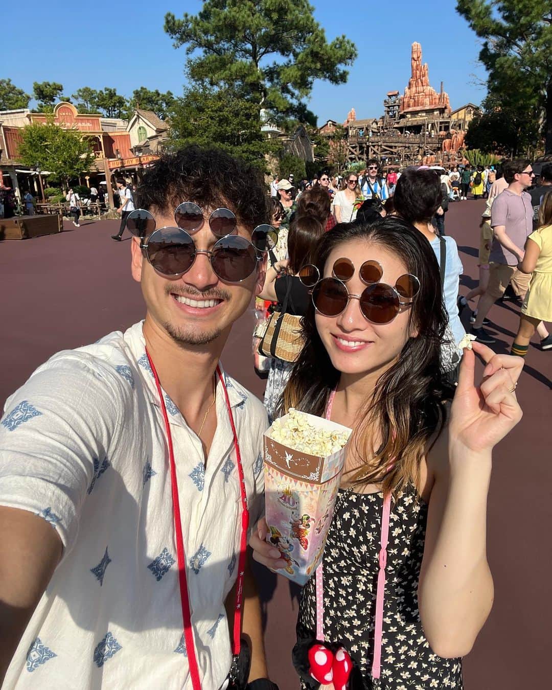 びにえみさんのインスタグラム写真 - (びにえみInstagram)「. 旦那さんからの サプライズディズニーデート🌈🩷 めちゃくちゃ嬉しすぎて 泣いてしまいました🥹笑 最高の1日になったし 沢山写真あるからまた載せるね‪🫶🏻´- .  #ディズニーデート  #サプライズプレゼント  #最高の旦那さん   #夢の国  #ディズニーコーデ」10月15日 20時53分 - viniemi_cp