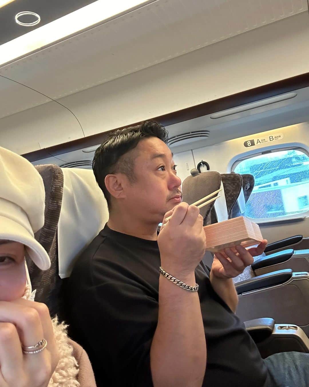KABA.ちゃんさんのインスタグラム写真 - (KABA.ちゃんInstagram)「愛知県小牧市のトークショーへ行って参りました♪  私的には何度目かの小牧市、、、と言っても正確には、まだセントレアがない時代、小牧空港を何度か利用した事あるって感じ〜😆  会場の皆さん、とてもあたたかく迎えてくださり感謝してます〜😊2度目ましてのMCつじもとるみなさんともテンポ良くお話しさせていただき、あっという間でした❣️  会場にお越しの皆様、MCのつじもとさん、関係者スタッフの皆様、ありがとうございました😊また皆様にお会い出来る日を楽しみにしてます♪  てか、朝からしっかりパクついてる中村氏(2枚目) 車内の中村氏なんか可笑しくて笑える(3枚目)🤣宜しくどーぞ❣️  #愛知県 #小牧市 #トークショー #lgbtq #何度目かの小牧市 #懐かしかった #会場にお越しの皆様 #mc担当 #つじもとるみな　さん #小牧市まなび創造館あさひホール  #関係者スタッフの皆様  #お世話になりありがとうございました  #また皆様にお会いできる日を楽しみにしています  #メイク担当のりちゃん @noli_facialdesigner  #スタイリスト藤村さん」10月15日 20時53分 - kabachan_official