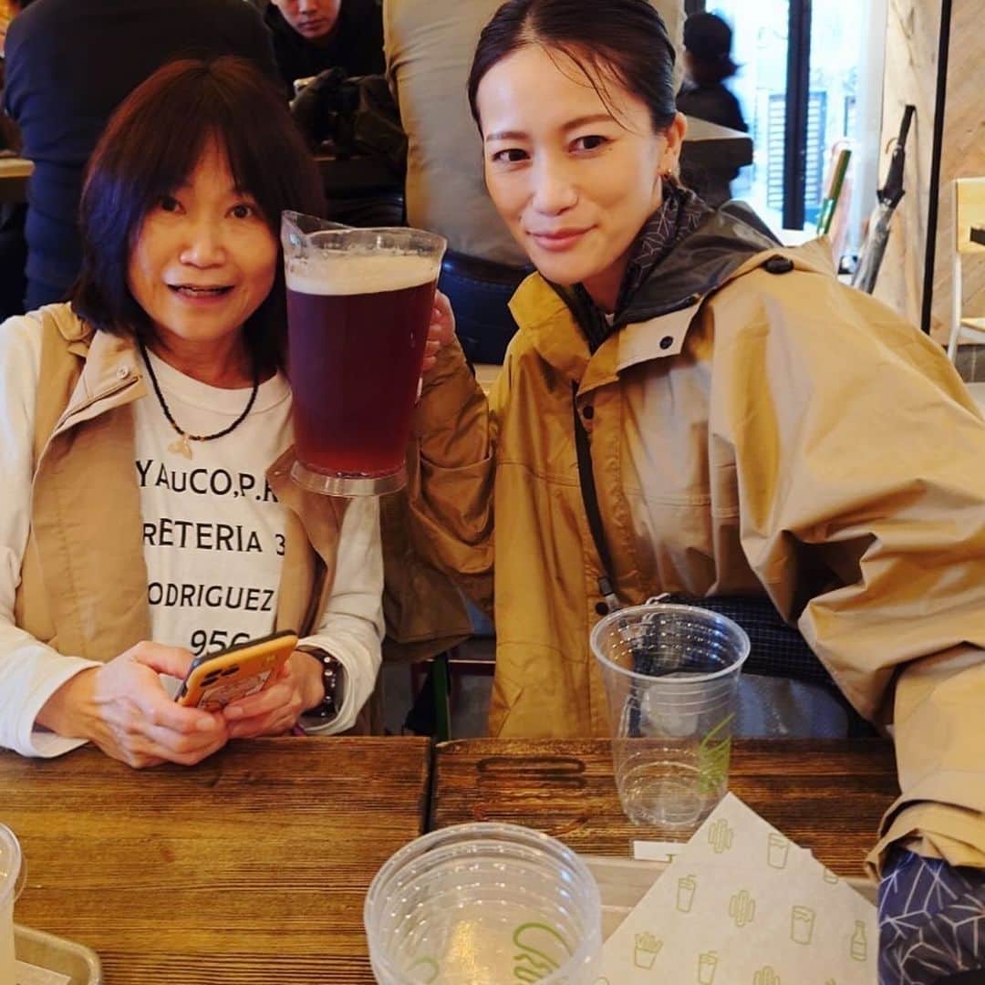 大迫あゆみさんのインスタグラム写真 - (大迫あゆみInstagram)「ドラマを作る男・スグルオオサコ元気だよ🙆‍♀️足の爪は死んでるみたいだけど🦶今回はあゆみのパリでのショッピング権はお預けだなぁ〜もう絶対どうにかしてもらう〜〜🥺🥖🛍️笑 いろんな人に応援してもらえて有難い限りです。安全なレースをさせてもらえることにも感謝しないとですね。  #mgc #応援 #隠し切れない寝不足感 #終わって速攻義母とビール #ピッチャーで #楽しかった」10月15日 20時53分 - ayu_sako