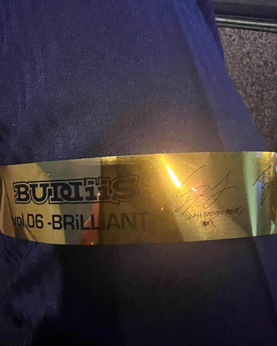 藤下良司さんのインスタグラム写真 - (藤下良司Instagram)「buddiisライブ見てたら、金色のテープが びゅーーんって飛んできました。」10月15日 20時54分 - riji2017