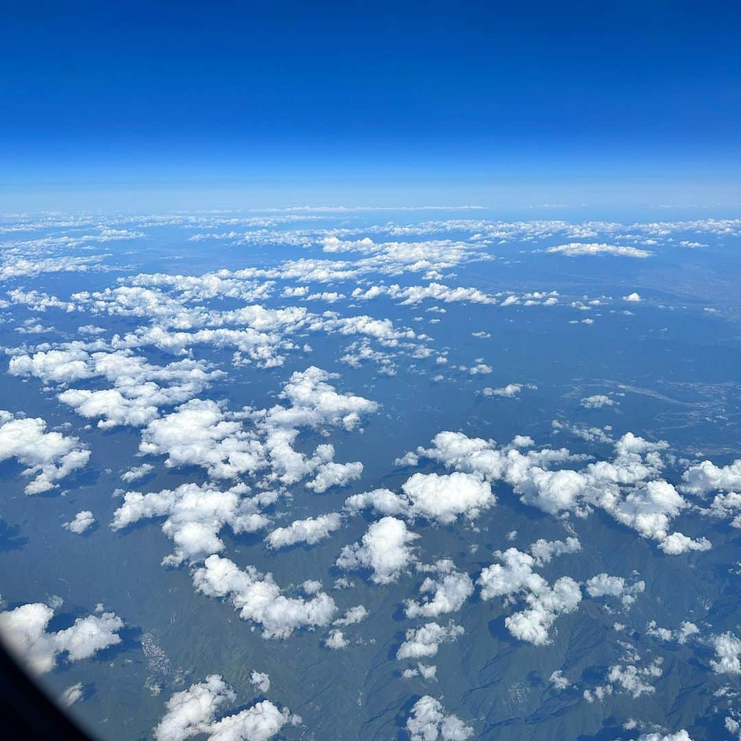 中澤瞳のインスタグラム：「人生2回目の福岡✈️ 今回はひたすら食べ飲み歩き旅🍲  博多ラーメン、鶏皮ぐるぐる、屋台飯、もつ鍋、明太子、 食べたかったのぜーんぶ食べた！ 明太子は毎日食べてた笑 何を食べてもおいしくて、 福岡の人もみんな優しくて 胃も心も幸せな旅でした🍜  福岡に住みたい気持ちが増した🥴  (やっぱりラーメン好きとして本場で一蘭食べたくなって飛行機乗る直前に空港で食べた笑)」