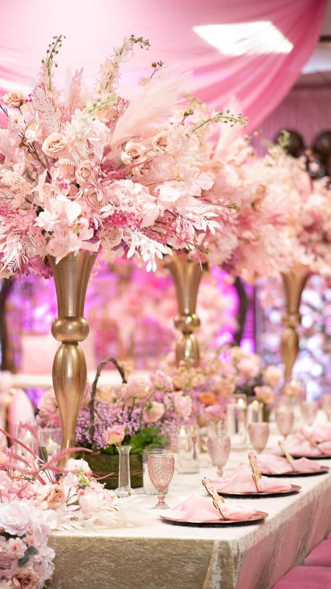 キエラ・キキ・シェアードのインスタグラム：「We had the pleasure of setting up for mommy to be @kierrasheard  and daddy to be @mrjordankelly in this lush pink teddy garden. Of course we love a transformation story!! we got to transform the foyer of the church into a intimate, strolling shower, celebrating baby Khloe drew! This was a labor of love amongst several amazing small business owners!!   Designed by: @thetp_collective  Luxury rentals: @theluxerentalcollective  Detail photography: @cchanelphotography  Floor wrap: @bubz_ragz2richez  Balloons: @a.jassyproduction  Custom treats: @karlas_creations1  Baked treats: @flavor4thesoul  Custom pillows: @beyond_the_norm_design  Custom napkin rings: @extravagant_thingz  Pink water goblets: @vintagetreasuresrentalco  Event photographer: @driatyrai   #EventDesign #DetroitEventPlanner #PrettyInPink #TeddyBearBabyShower」