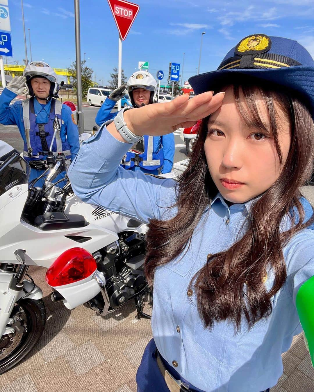 めいめいのインスタグラム：「『茨城県警一日署長』任務完了！！  #トラックめいめい #ハンドルロックは正しい方法で使用しましょう  トラック盗難被害No. 1の茨城県。盗難防止キャンペーンを一日署長として務めさせていただきました。  #茨城県警#いばらきポリス#古河警察署#道の駅まくらがの里こが #まくらがの里 #キタコ#ハンドルロック」