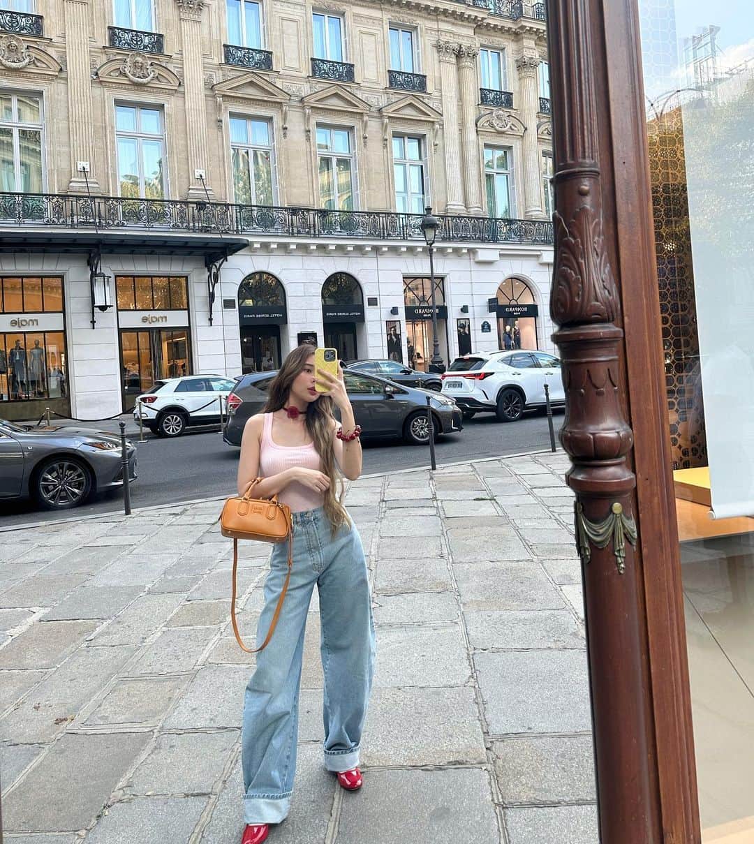 のインスタグラム：「🪞🧸🌿🦔🍒」
