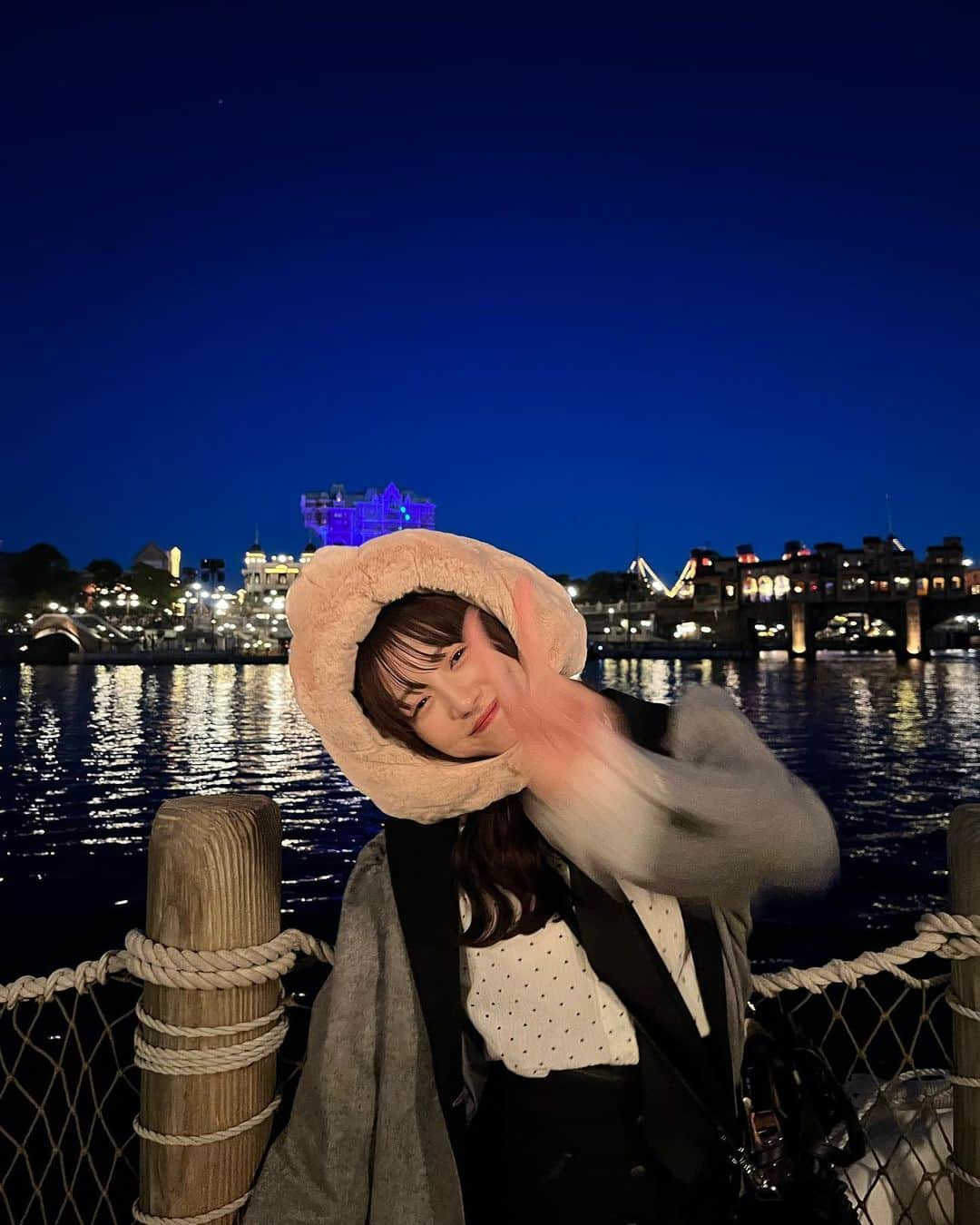 浅原凜さんのインスタグラム写真 - (浅原凜Instagram)「夜のシーが1番好き🌃❤︎」10月15日 21時08分 - rinogsd728