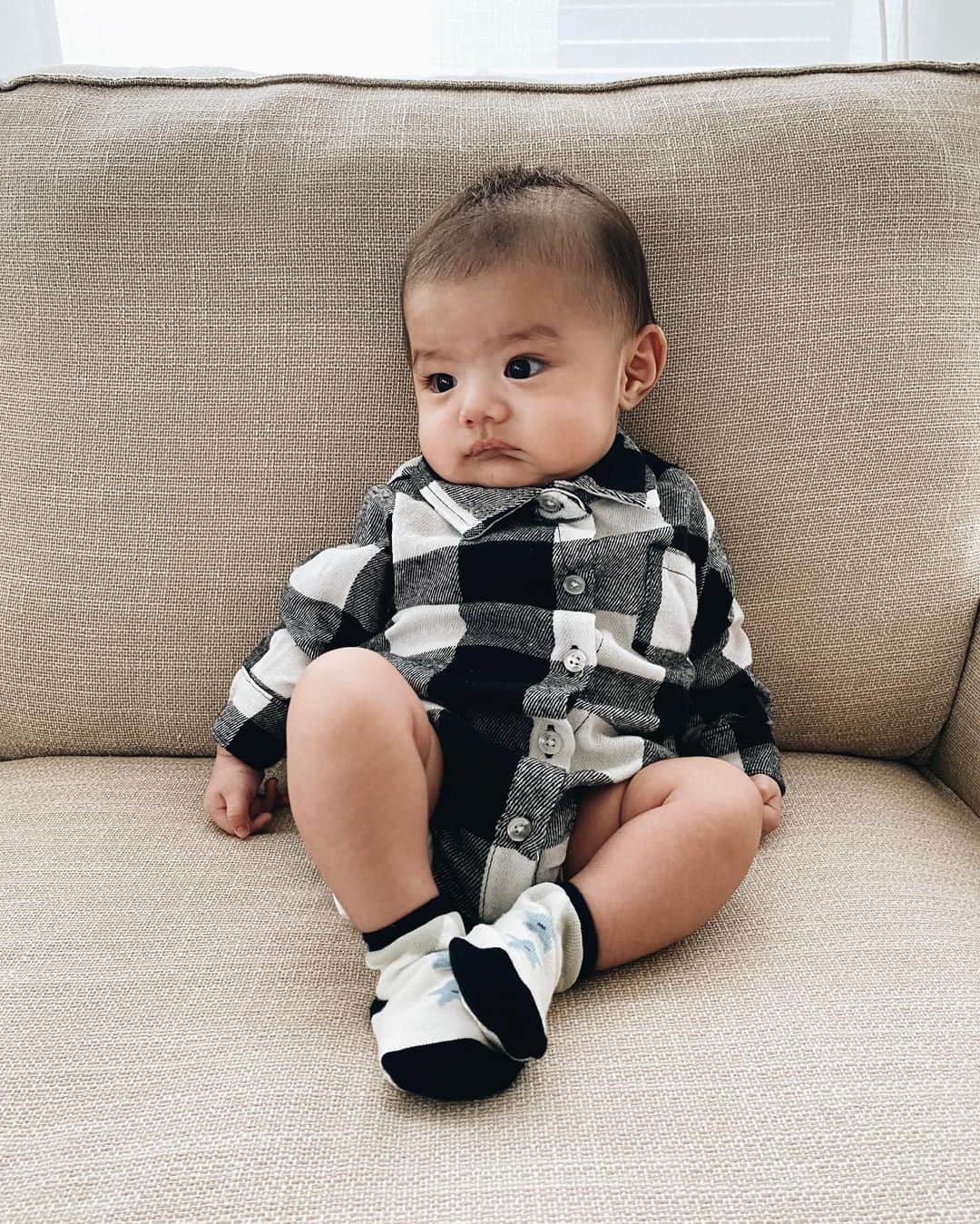 佐藤あずみのインスタグラム：「ぷーちゃんコーデ🖤🩶🤍  #similar #similarlook #シミラールック #リンクコーデ #ペアルック #fashion #pair #matching #matchingoutfits #ootd #fashion #coordinate  #code #outfit #私服 #コーデ #コーディネート #ファッション #japan #japanesegirl #親子コーデ #親子リンクコーデ #親子リンク #matchingoutfits #matching」