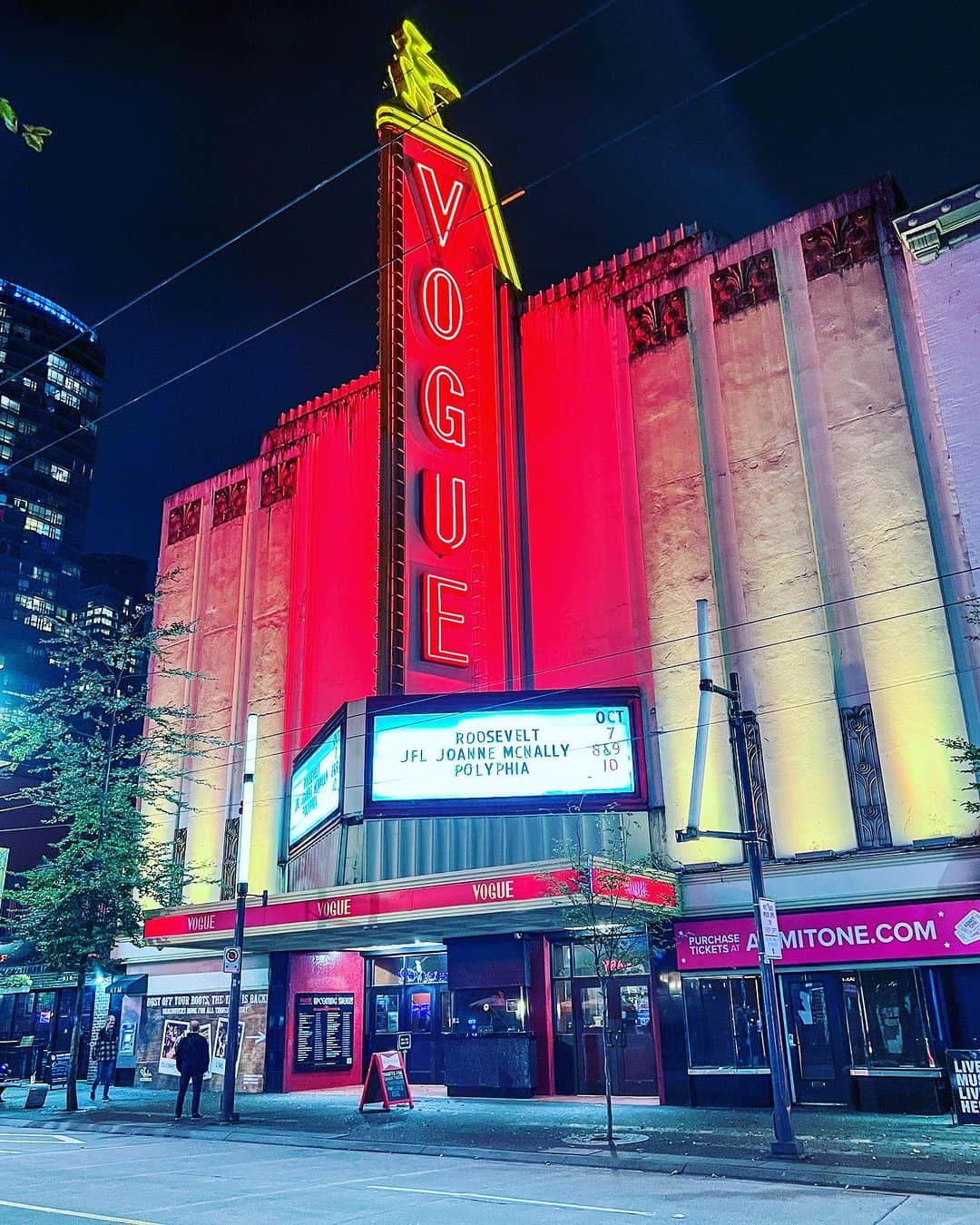 KENZO さんのインスタグラム写真 - (KENZO Instagram)「Night walk. Vancouver,Canada🇨🇦  街を歩くと見えない景色と感情が滲み出てくる。  #canada  #vancouver #カナダ  #バンクーバー」10月16日 6時37分 - dapump.kenzo
