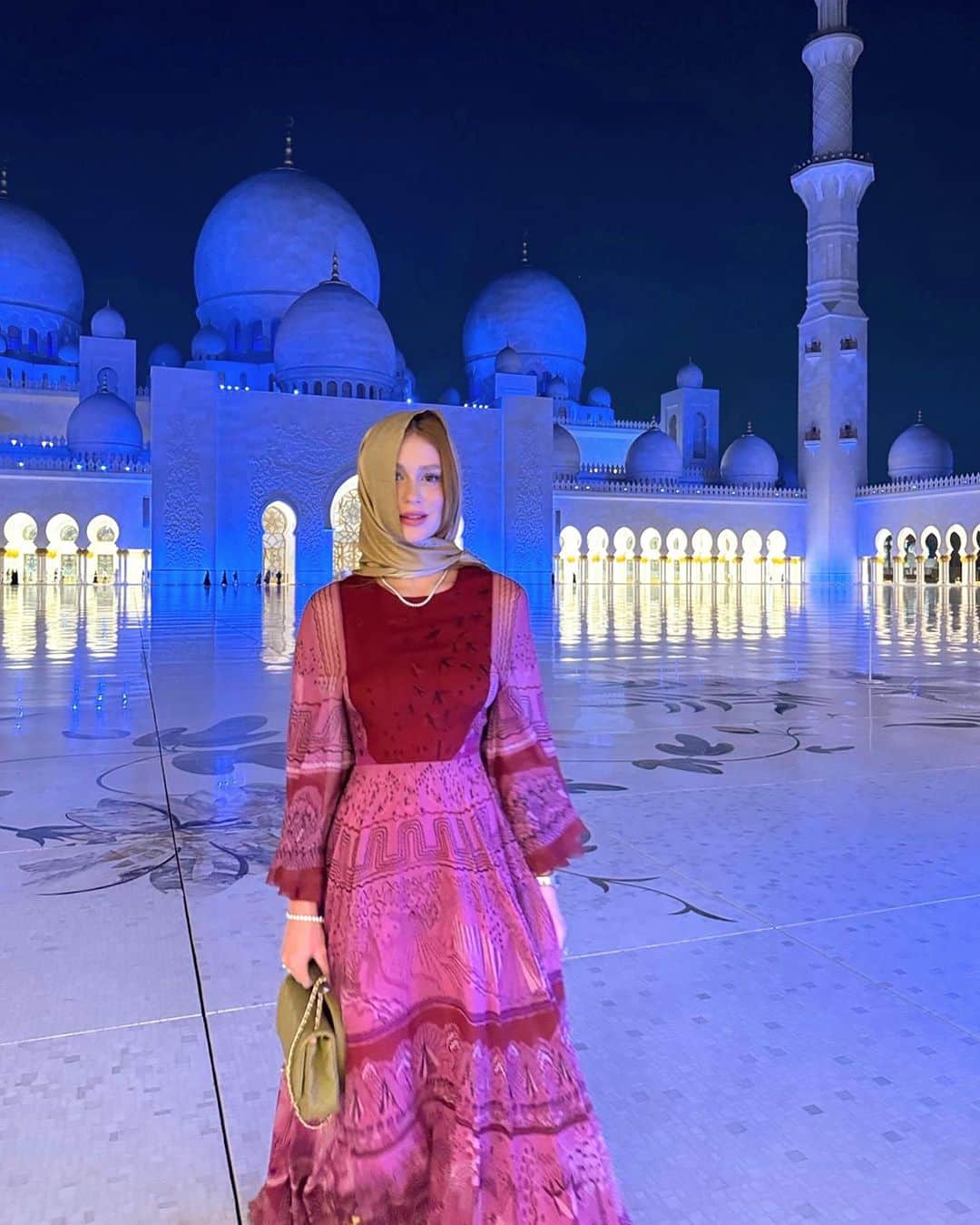 マリーナルイバルボサのインスタグラム：「48h in Dubai and Abu Dhabi 💓 um pequeno recorte de dias felizes. vivendo por aí! :)」
