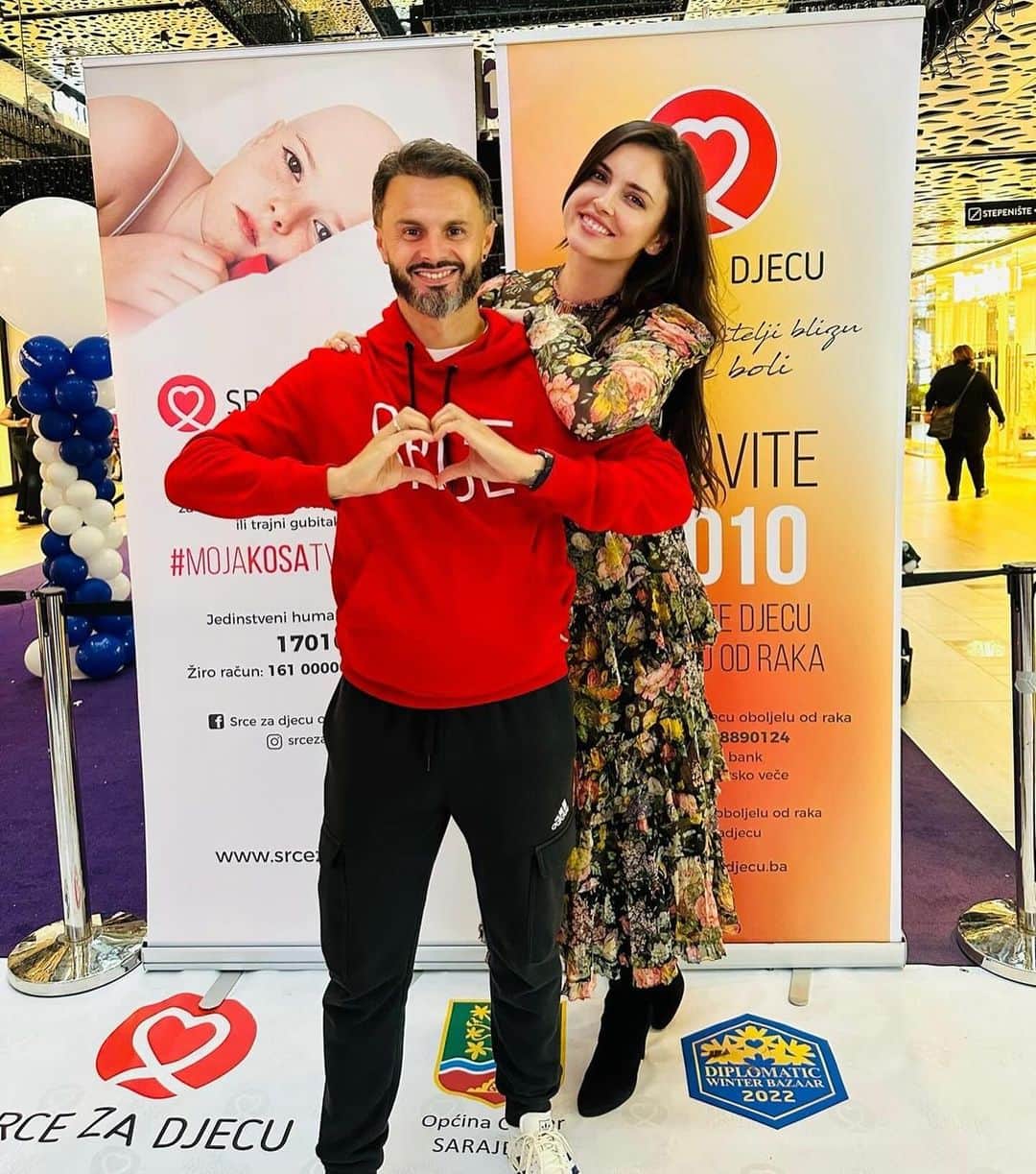 エディン・ジェコのインスタグラム：「❤️‍🔥❤️‍🔥❤️‍🔥 285 ❤️‍🔥❤️‍🔥❤️‍🔥  ❤️ 285 velikih ljubavi  ❤️ 285 velikih radosti  ❤️ 285 donatore kose  Toliko velikih emocija. Beskonačno podrške. Sabirat će se utisci danima. Hvala vam, dragi naši donatori kose od ❤️ #srcezadjecu #mojakosatvojakosa」