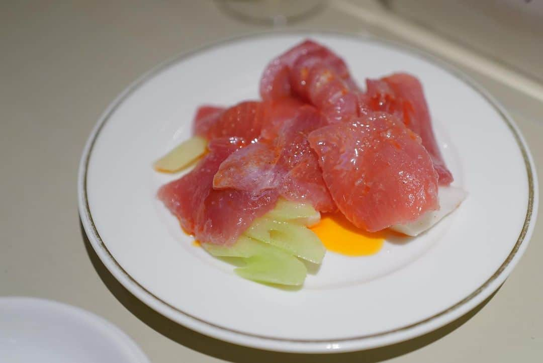 黒沢祐子さんのインスタグラム写真 - (黒沢祐子Instagram)「中野新橋駅で降りて @yuge_nakano でdinner いつも友人たちがいるので何気に2人でカウンターはお初  赤星🍺スタート いつもと違うメニューをチョイスして厨房に立つ田口さんとお話ししながらゆるりとごはん いくつかの旅や予定のプランを話したり細々の予約したりと 佳き時間でした🍷  さ、今週も頑張ってこー💪🏻  #life #よるごはん #湯気 #♨️」10月16日 6時47分 - yukowedding