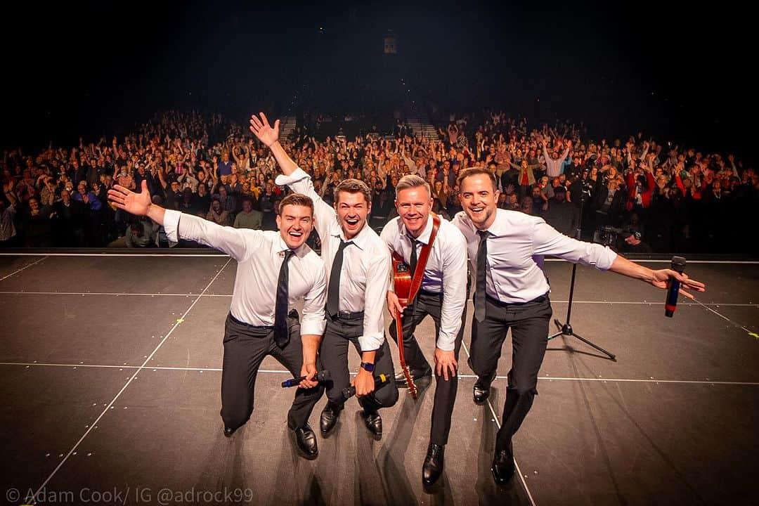ダミアン・マクギンティーのインスタグラム：「Casino Rama, you guys were LOUD and HUGE! We can’t thank you enough and had the time of our lives. See you next time 🇮🇪」