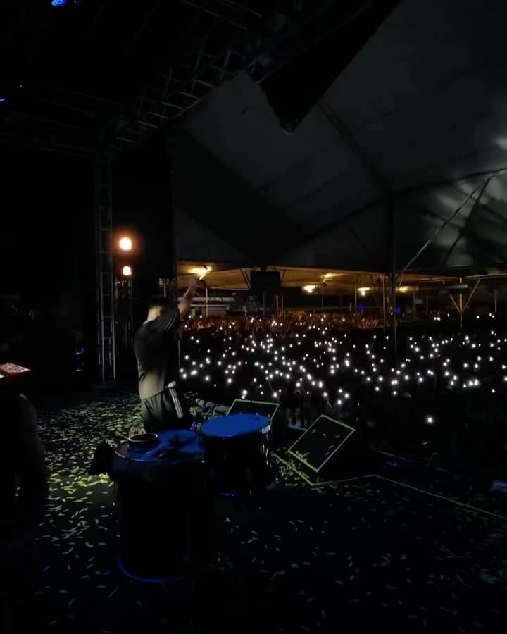 Sorriso Marotoのインスタグラム：「Vitória da Conquista, terminamos nossos shows desse feriadão em solo baiano com energia lá em cima, vocês tiraram onda! 👊🏽  Até próxima turma, valeu!🔥」