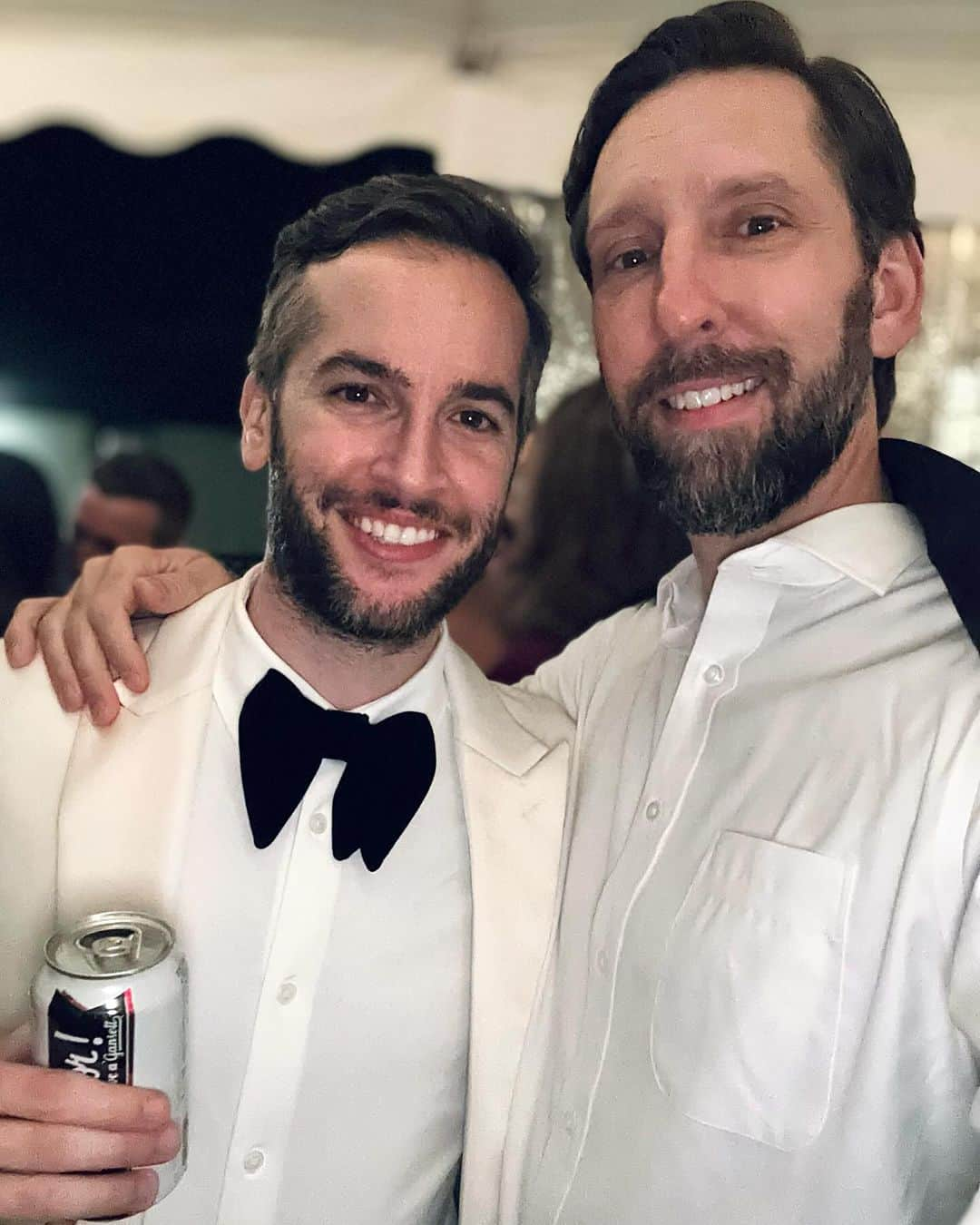 ジョエル・ムーアさんのインスタグラム写真 - (ジョエル・ムーアInstagram)「Scenes from a Philly wedding  🇮🇱🎉🎂🎊💍  Love you and congrats @scotty_friend & @madeleineclairem !!!」10月16日 7時11分 - joeldavidmoore