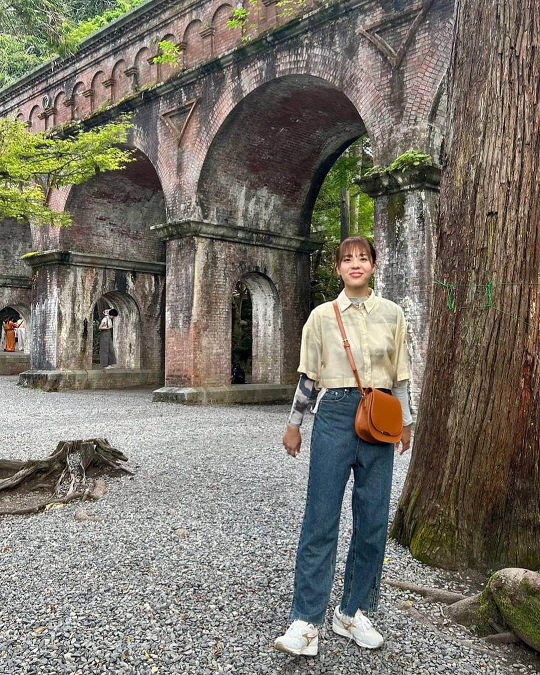 迫田さおりのインスタグラム：「・ 【休日は旅に出よう】 ・ 衣装👗 @limue_official  #Limue ・ 素敵な衣装ありがとうございました😊」