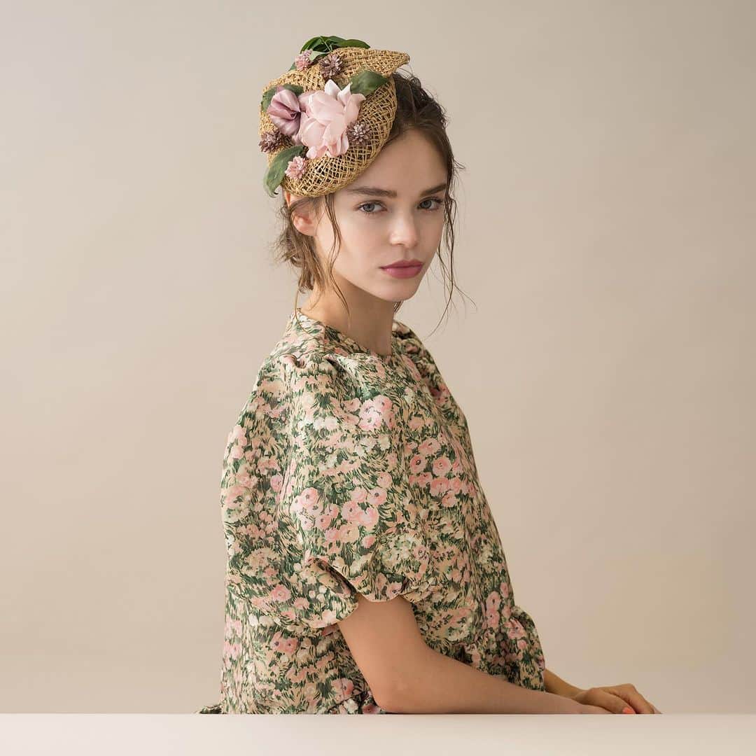 Tsuru by Mariko Oikawaさんのインスタグラム写真 - (Tsuru by Mariko OikawaInstagram)「本日10/16（月）13:00〆切。 PRE ORDER. 2024 SPRING COLLECTION.  まもなくご予約が終了致します。 是非この機会にご覧下さい。  #tsuru #tsurubymarikooikawa #2024ss #2024spring #preorder」10月16日 7時25分 - tsurubymarikooikawa