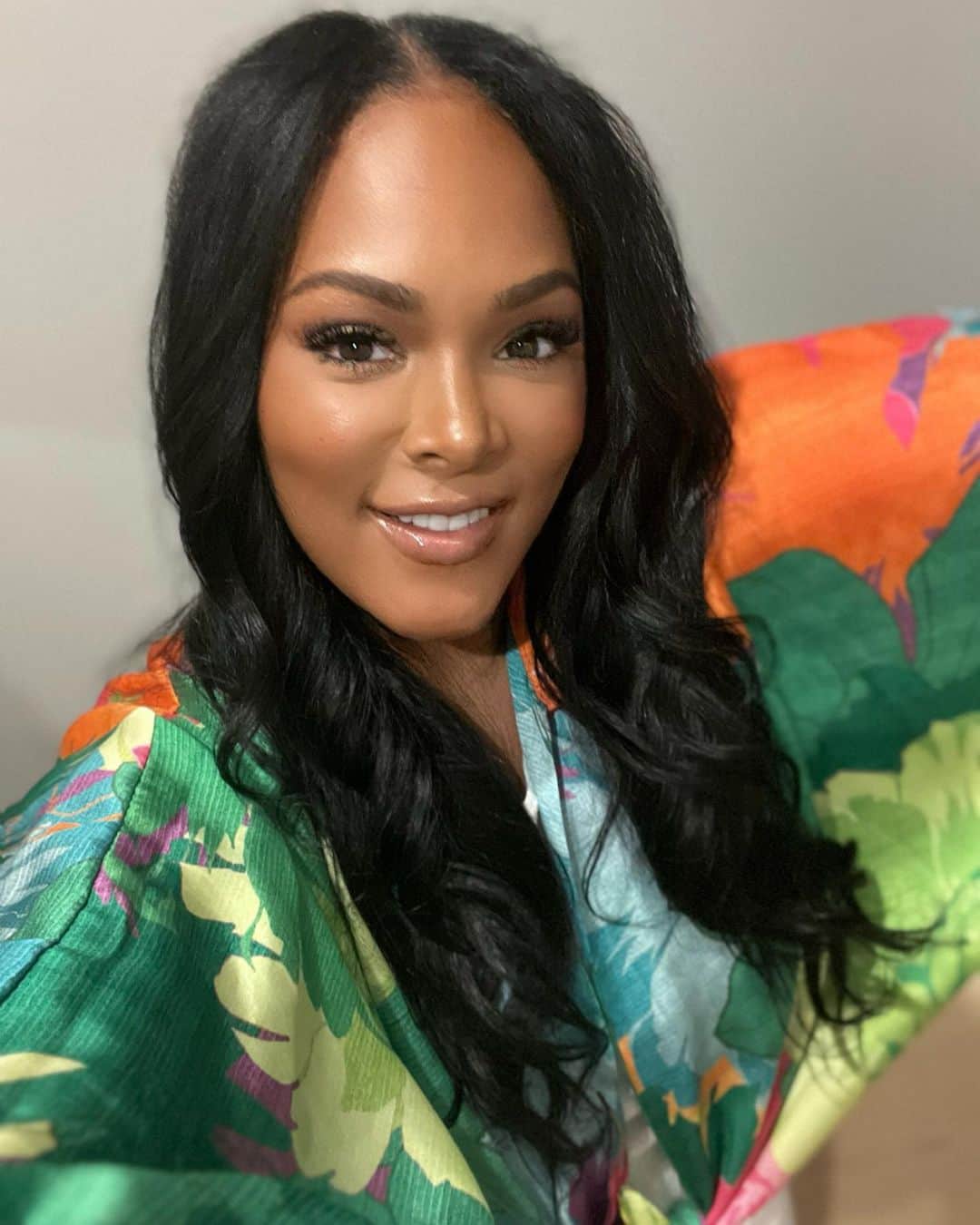 キーシャ・エップスのインスタグラム：「Good Sunday✨  How you feeling?  I feel 😇 +🙏🏽+❤️  And I’m sending ❤️ & 😇s your way✨」