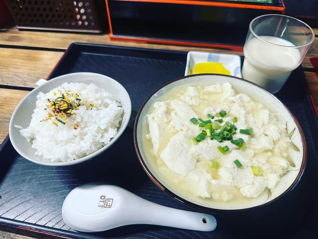 森恵のインスタグラム：「石垣島でゆし豆腐。 なんて贅沢な朝ごはん。  #とうふの比嘉 #石垣島」