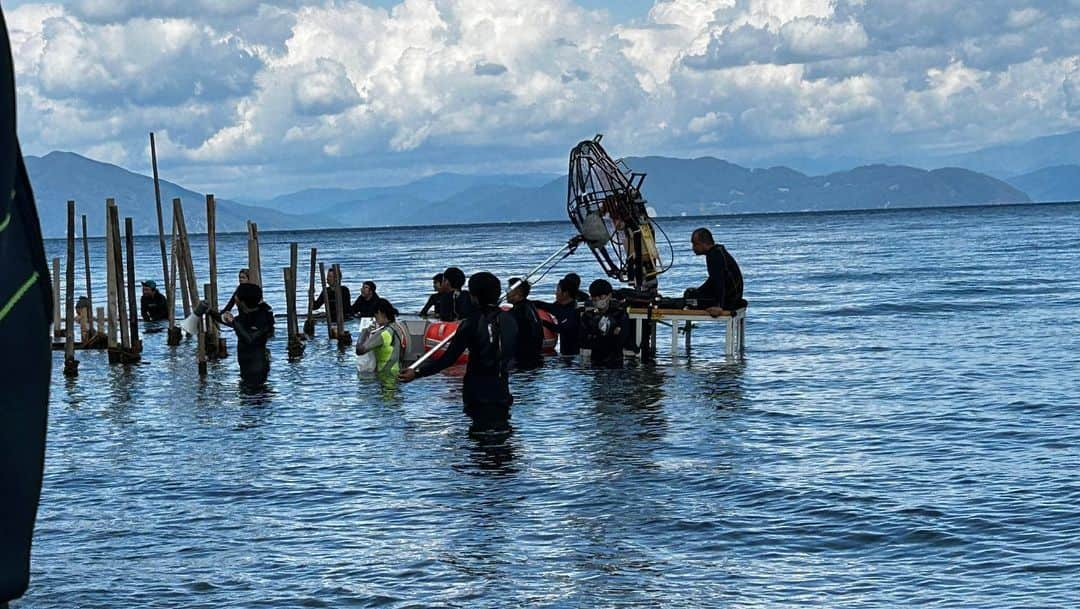 入江悠さんのインスタグラム写真 - (入江悠Instagram)「撮影中に空を見上げる。 雨に泣かされた数日を気持ちよく払拭するかのような、虹。  未曾有の規模の時代劇。 さあ中盤戦も頑張ろう。」10月16日 7時51分 - u_irie