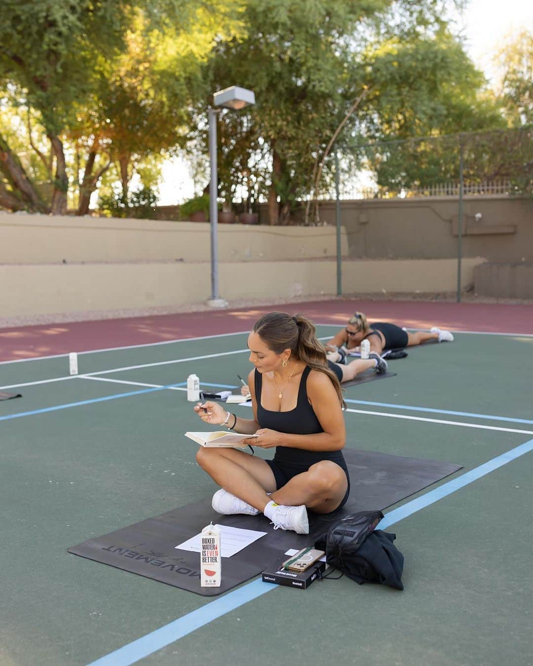BoxedWaterのインスタグラム：「Wellness made better with best friends and sustainable hydration 💧  @marykateschmidt @paigebabilla」