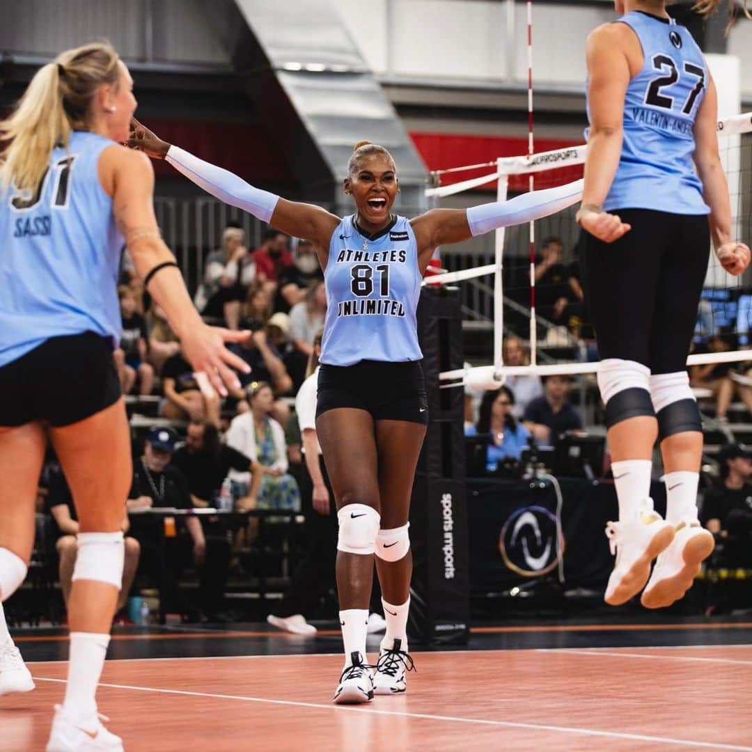 ベタニア・デラクルスのインスタグラム：「Blue blue blue blue💙💙💙💙💙 Lets Go 😇」