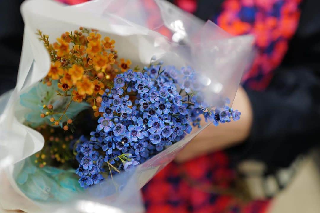 黒沢祐子さんのインスタグラム写真 - (黒沢祐子Instagram)「@yuge_nakano にごはん食べに来ると　@loveletter_meme でお花を選んでお土産にしちゃう🌼  #life #お花のある暮らし」10月15日 23時01分 - yukowedding
