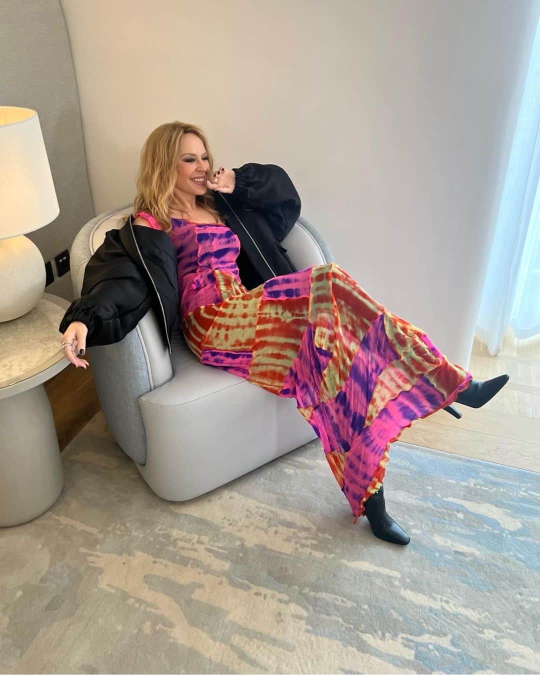カイリー・ミノーグのインスタグラム：「🩷💜🩶❤️💛」