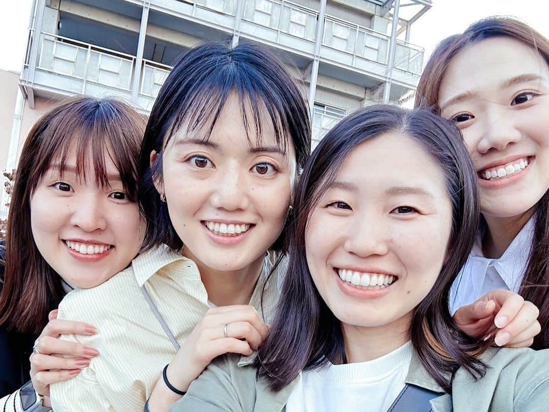 芥川愛加さんのインスタグラム写真 - (芥川愛加Instagram)「・ 来週から女子もリーグ戦開幕🏐´‐ ということでマーヴェラスの皆に 会いに行きました😊💚 ・ いつも変わらず迎え入れてくれて、 そしてみんなに会うことができて、 とても嬉しく元気を貰えた一日となりました😊！ ・ みんなの活躍を楽しみにまた応援しに行きたいと思います♩ 皆さんも今シーズンもマーヴェラスと共に戦い 熱い応援の程よろしくお願いします☺️❤️‍🔥 ・ ・ #JTマーヴェラス #JTファミリー #私たちのアナザースカイ #5と6枚目 #体育館で謎にとびました笑 #リンが後ろを配慮してとんでる #とてもいい子 #マーヴェラスの応援 #よろしくお願いします #頑張れJT #マーヴェラスNO.1」10月15日 22時58分 - aika_akutagawa