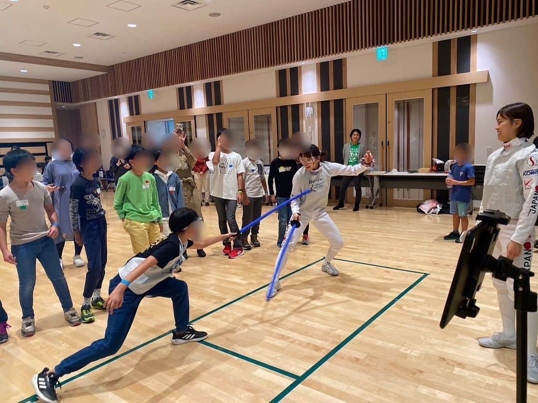 東晟良さんのインスタグラム写真 - (東晟良Instagram)「世田谷区のスマートフェンシング体験の講師として参加させていただきました！  子供達の講師として参加するのは初めてで、ちょっと緊張したけどみんなすごい元気でこっちも元気もらいました☺️  みんなが楽しそうにフェンシングしているのが嬉しかったです🥹これを機会にフェンシングはじめてくれるといいな〜と思いました！  この様な機会をくださりありがとうございました！🙏」10月15日 22時59分 - serafencing