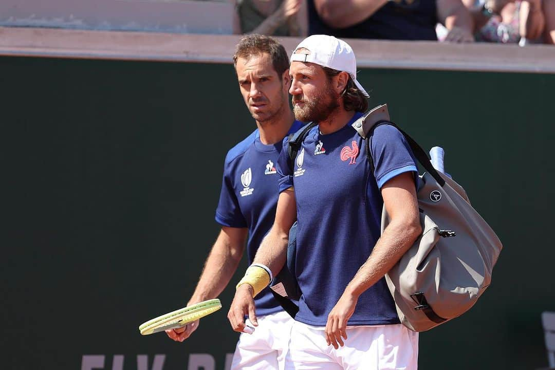 リシャール・ガスケのインスタグラム：「En mode Warriors, derrière les bleus pour ce quart de final 🇫🇷vs 🇿🇦 👊🏻 @francerugby Faites nous Rêver  #unispourunrêve #RWC2023 #tennis #rugby #vxdefrance #NeFaisonsXV #XVdeFrance  @lecoqsportif @lecoqsportif_tennis @richardgasquet34」