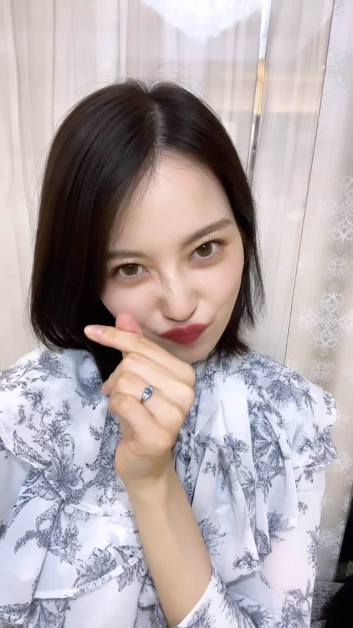 猪瀬百合のインスタグラム：「💞 #selfie #fyp #셀카 #레이어드컷  #レイヤーカット #ブルベ夏 #イエベ春」