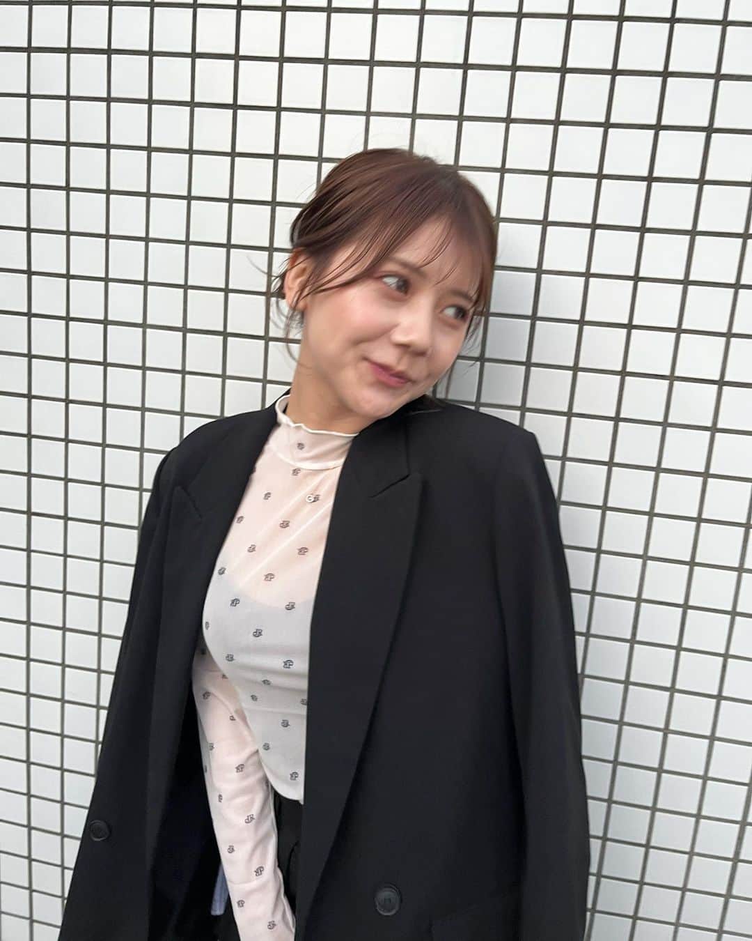 今井美桜のインスタグラム：「＊ シースルートップス✌️ ドライブとレストランへ行くロケだったのでかっこよく😎  #zara #grl #シースルー  #グレイル #モノトーンコーデ」