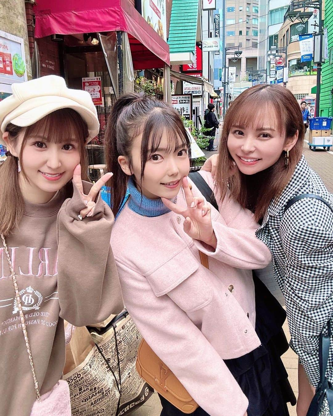 比留川マイさんのインスタグラム写真 - (比留川マイInstagram)「バースデーオフ会withりほりん🩵 きてくださった皆様、有志でお祝いしてくださった皆様本当にありがとうございました😭♡ . 前々から今日のために沢山準備してくれたり、お休みとって時間作ってお祝いしにきてくれたり、これないけどお祝いの計画に協力してくれたり、、一人一人にありがとうをお伝えしたい位です。 重ね重ねになりますが改めて、本当にありがとうございます！！！ . そしてなんと去年バースデーオフ会でゲストで来てくれたまいぷぅが今年もお見送りで来てくれました🥹💜 忙しい中本当にありがとう！ . こうやってお祝いしてもらえる幸せを噛み締めながらこれからの活動、より一層！頑張っていきます！！ . . #happybirthday #birthday #オフ会 #グラビア #グラビアアイドル」10月15日 23時23分 - maichan_1003