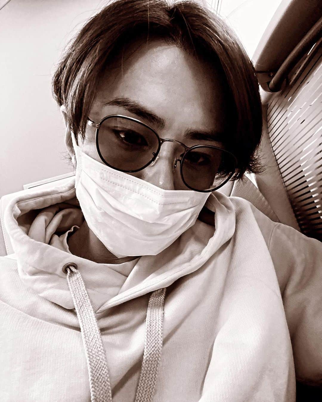 のインスタグラム：「汗かきすぎて 顔がほてっています 身体きしー  #北山通過しまーす」