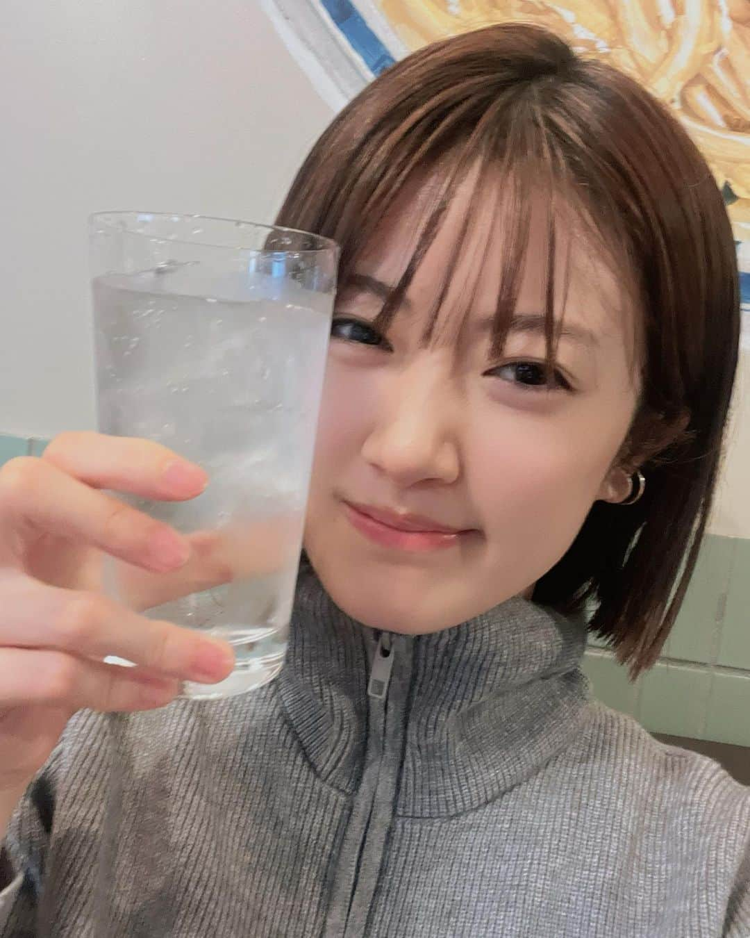 樋口日奈さんのインスタグラム写真 - (樋口日奈Instagram)「😏 タイ焼酎 モンシャム 今週もお疲れ様でした！ 明日からまた1週間！楽しく頑張ろー！  おやすみなさい🌙」10月15日 23時37分 - higuchi_hina_official