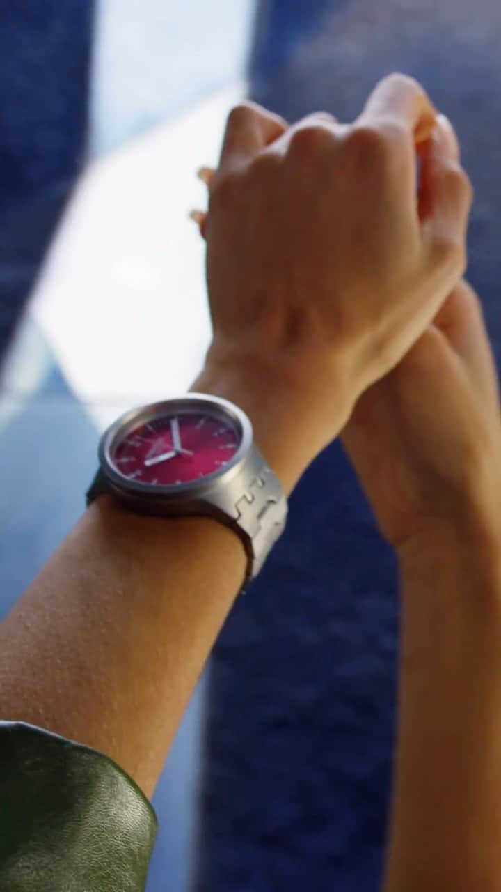 Swatchのインスタグラム：「Live your life in style with the BIG BOLD IRONY Collection 🤳 #SwatchBIGBOLDIRONY」