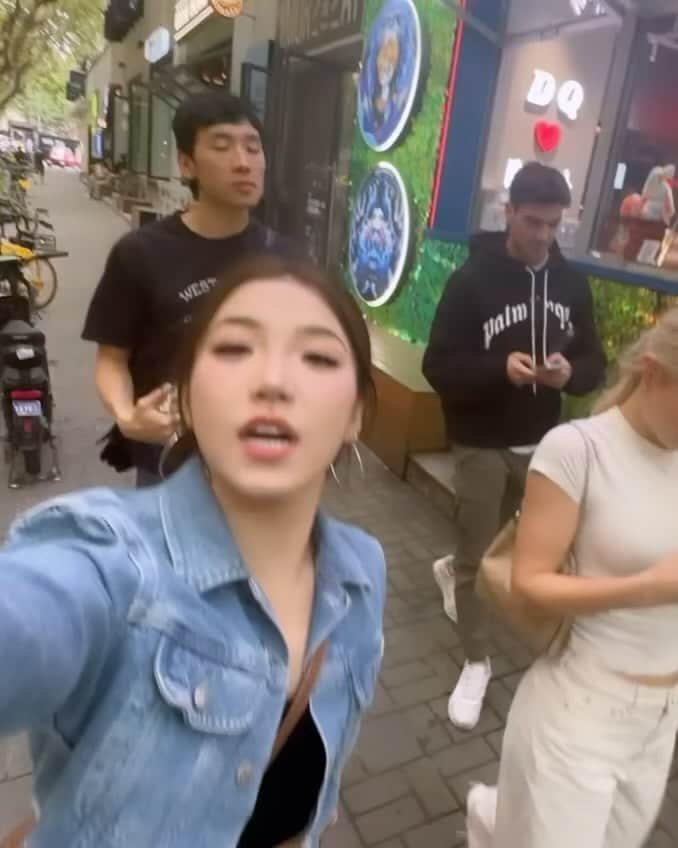 王詩エツのインスタグラム：「Shanghai🧩☺️」