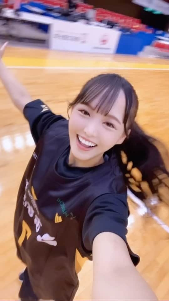 福田朱里のインスタグラム：「香川ファイブアローズホーム開幕節🏀 公式アンバサダーとして応援に行かせて頂きました。白熱の試合で2日間とっても楽しかったです！！！🔥  #香川ファイブアローズ #バスケ #ユニフォーム #フリースロー #バスケットボール #プロバスケ #スポーツ観戦 #ポニーテール #シュシュ #アイドル #勝手に四国観光大使 #福田朱里 #川又あん奈 #香川 #香川県 #四国 #setouchi #B3 #basketballgame #basketball #stu48 #japanesegirl #Japan #kagawa #sport #Coleman #heihei #idol」