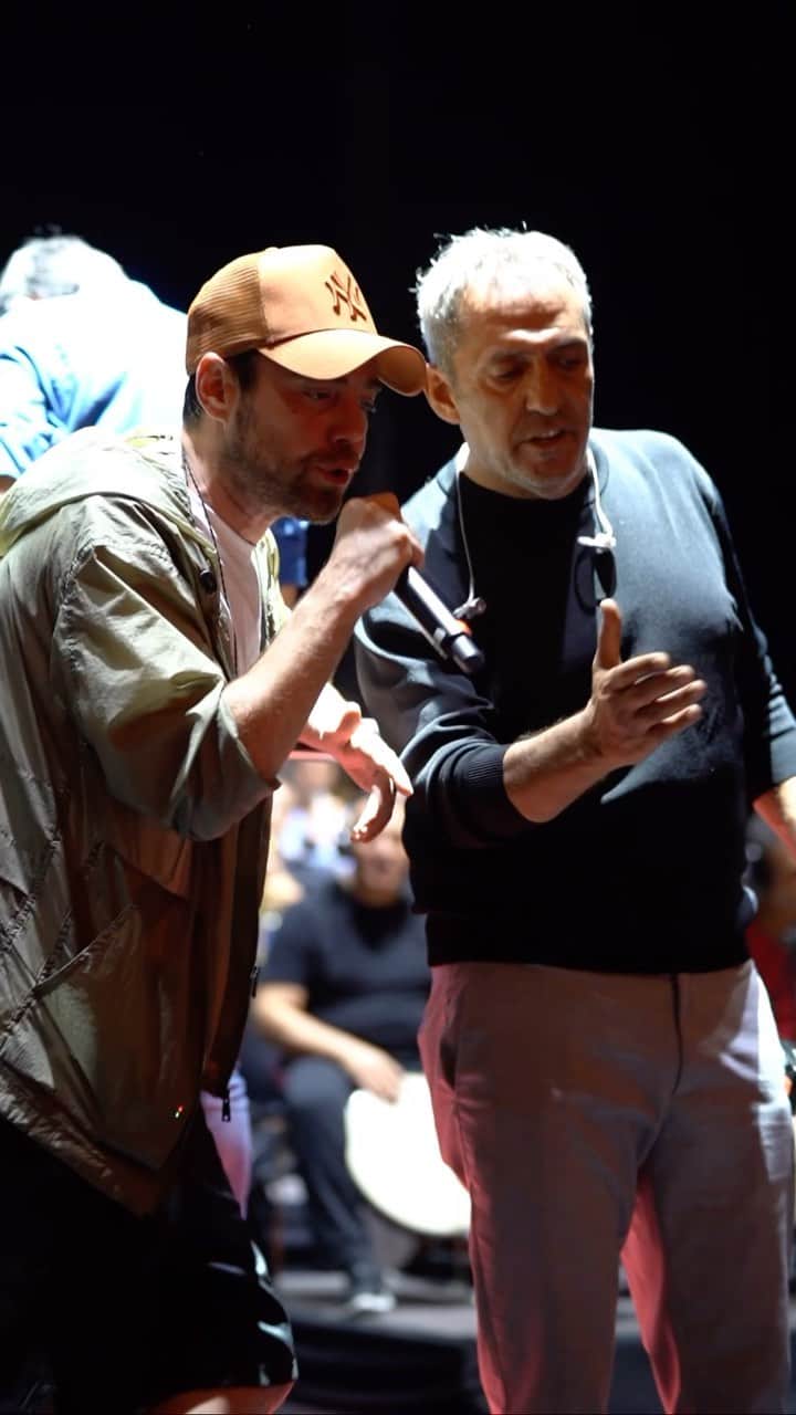 muratdalkilicのインスタグラム：「Veysel’siz 50 yıl konser öncesi 😎」