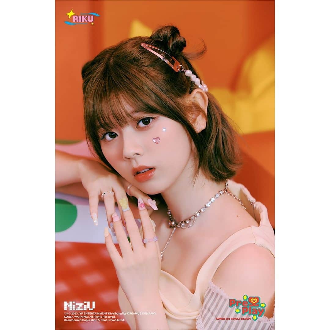 のインスタグラム：「NiziU(니쥬) "Press Play" TEASER IMAGE 💗  #RIKU #리쿠  ▶️ 2023.10.30 MON 6PM (KST)  #NiziU #니쥬  #PressPlay #NiziU_PressPlay #HEARTRIS #NiziU_HEARTRIS #니쥬_PressPlay_한국데뷔」