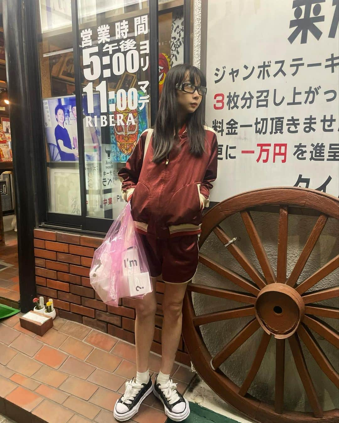 老月ミカさんのインスタグラム写真 - (老月ミカInstagram)「寒がりだけどこのセットアップのために寒さを捨てていきます.....特に仕事終わりのリベラ待ちは極寒🥩」10月16日 0時02分 - oreo.oreo.m